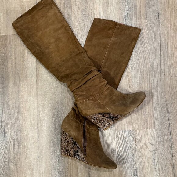 Woman's | Suede | Barbie|  Boots. - Picture 1 of 2